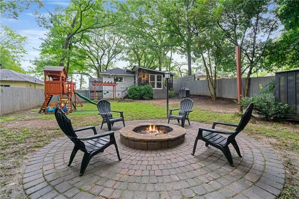 2152 Forrest Place Nw, Atlanta, Georgia 30318, 2 Bedrooms Bedrooms, ,2 BathroomsBathrooms,Residential,For Sale,2152 Forrest Place Nw,7627084
