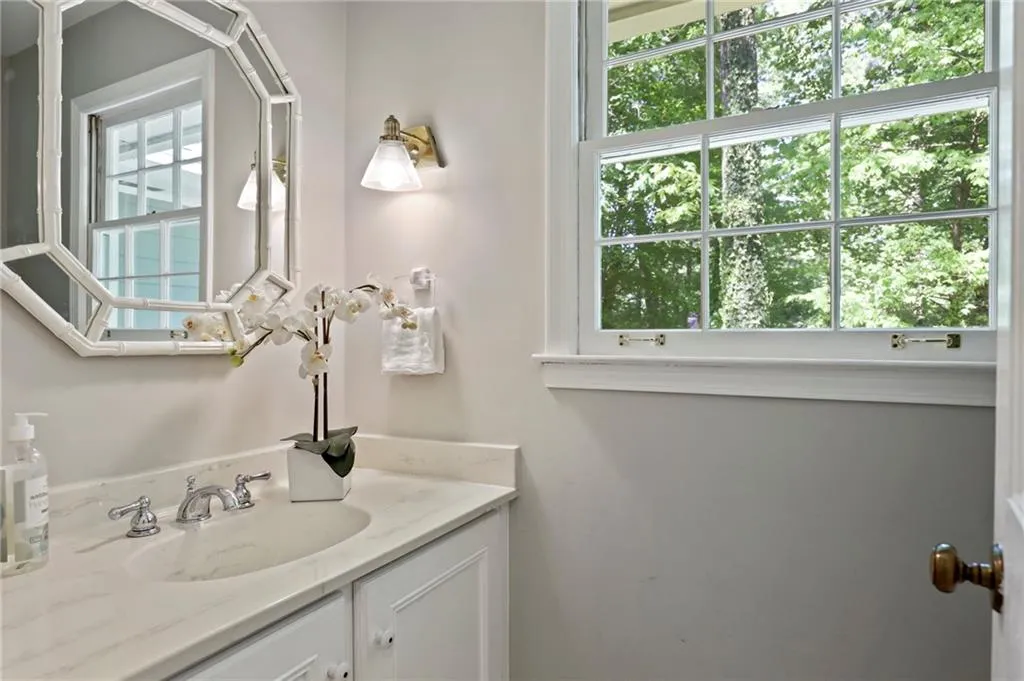 5815 Riverwood Drive, Atlanta, Georgia 30328, 5 Bedrooms Bedrooms, ,4 BathroomsBathrooms,Residential,Sold,5815 Riverwood Drive,6883233