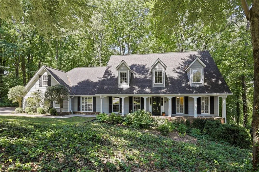5815 Riverwood Drive, Atlanta, Georgia 30328, 5 Bedrooms Bedrooms, ,4 BathroomsBathrooms,Residential,Sold,5815 Riverwood Drive,6883233