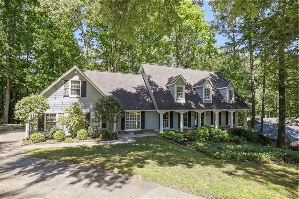 5815 Riverwood Drive, Atlanta, Georgia 30328, 5 Bedrooms Bedrooms, ,4 BathroomsBathrooms,Residential,Sold,5815 Riverwood Drive,6883233