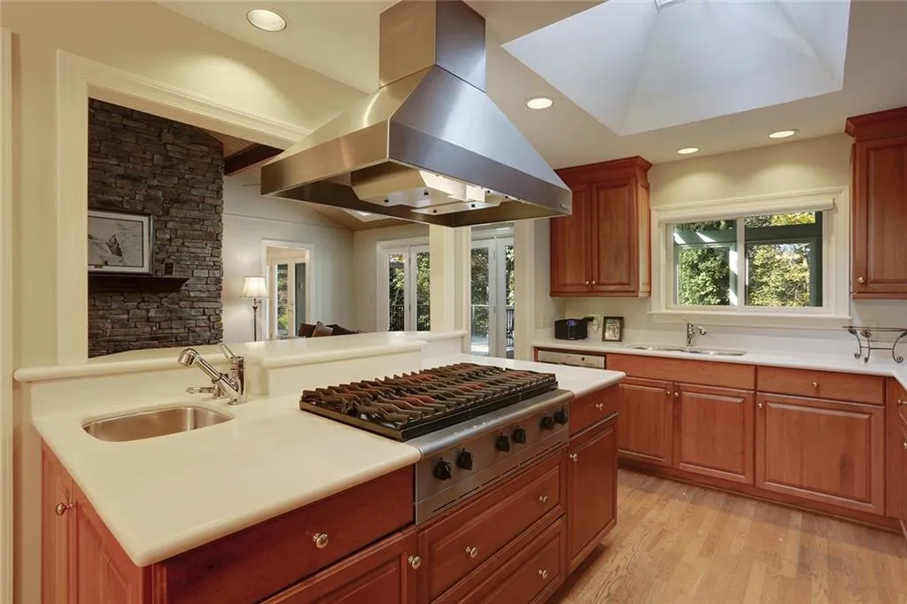 860 Edgewater Drive Nw, Sandy Springs, Georgia 30328, 5 Bedrooms Bedrooms, ,3 BathroomsBathrooms,Residential,Sold,860 Edgewater Drive Nw,5553607 860 Edgewater Drive Nw, Sandy Springs, Georgia 30328, 5 Bedrooms Bedrooms, ,3 BathroomsBathrooms,Residential,Sold,860 Edgewater Drive Nw,5553607