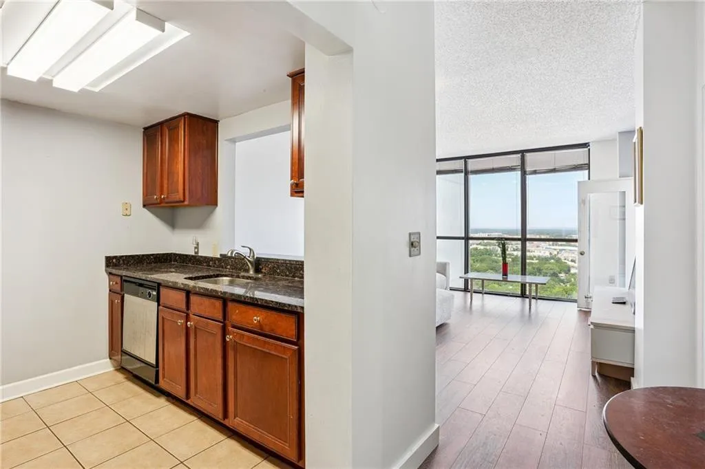 1280 W Peachtree Street Nw Unit 3705, Atlanta, Georgia 30309, 1 Bedroom Bedrooms, ,1 BathroomBathrooms,Residential,For Sale,1280 W Peachtree Street Nw Unit 3705,7606600
