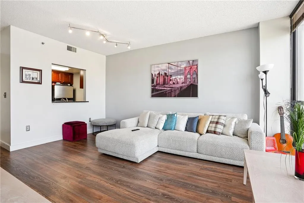 1280 W Peachtree Street Nw Unit 3705, Atlanta, Georgia 30309, 1 Bedroom Bedrooms, ,1 BathroomBathrooms,Residential,For Sale,1280 W Peachtree Street Nw Unit 3705,7606600