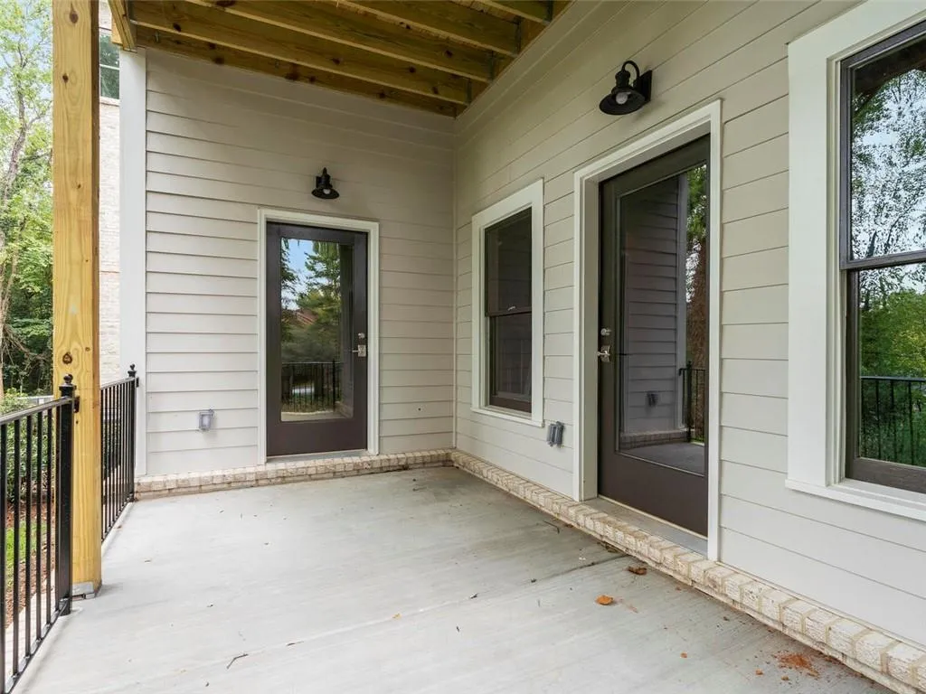 5333 Green Hill Place Ne, Atlanta, Georgia 30342, 4 Bedrooms Bedrooms, ,3 BathroomsBathrooms,Residential,Sold,5333 Green Hill Place Ne,6044344