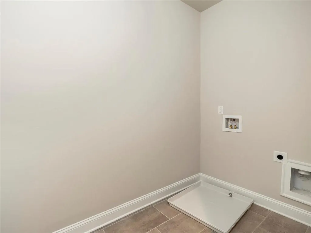 5333 Green Hill Place Ne, Atlanta, Georgia 30342, 4 Bedrooms Bedrooms, ,3 BathroomsBathrooms,Residential,Sold,5333 Green Hill Place Ne,6044344