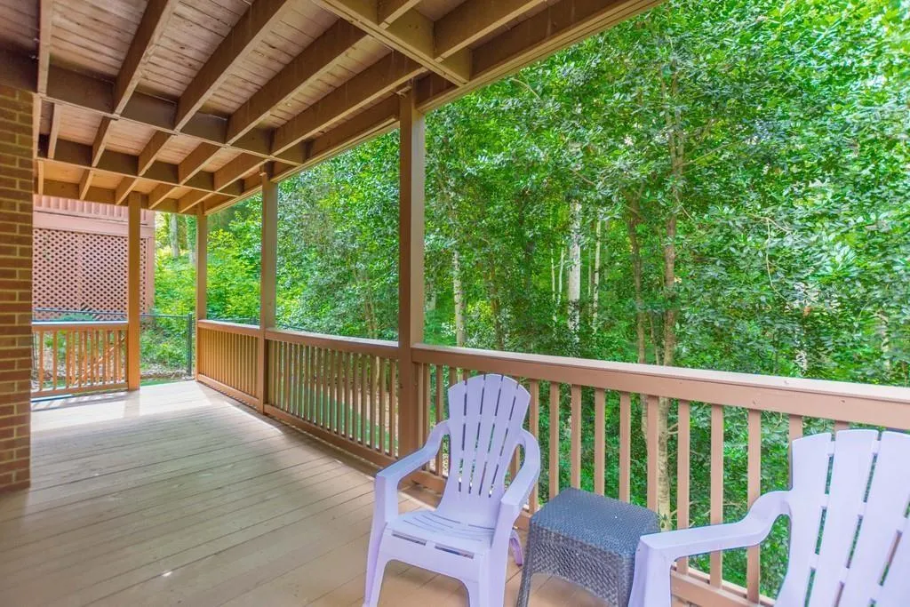 422 Brookview Circle Nw, Sandy Springs, Georgia 30339, 4 Bedrooms Bedrooms, ,3 BathroomsBathrooms,Residential,Sold,422 Brookview Circle Nw,6857060