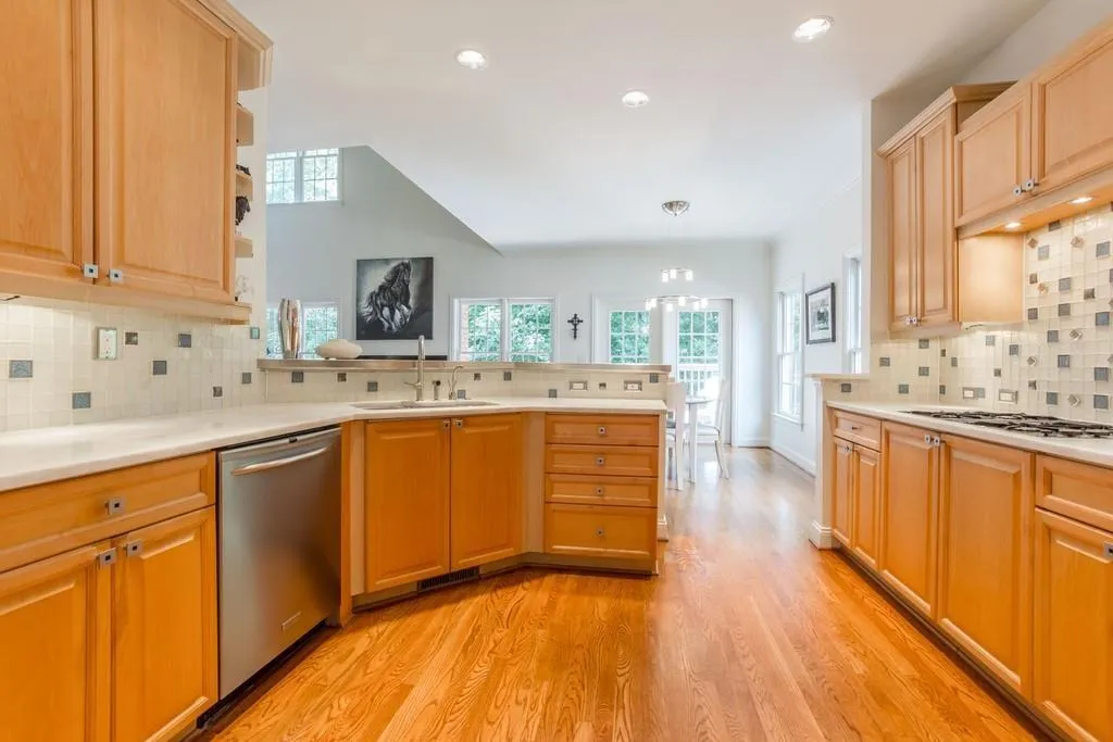 422 Brookview Circle Nw, Sandy Springs, Georgia 30339, 4 Bedrooms Bedrooms, ,3 BathroomsBathrooms,Residential,Sold,422 Brookview Circle Nw,6857060