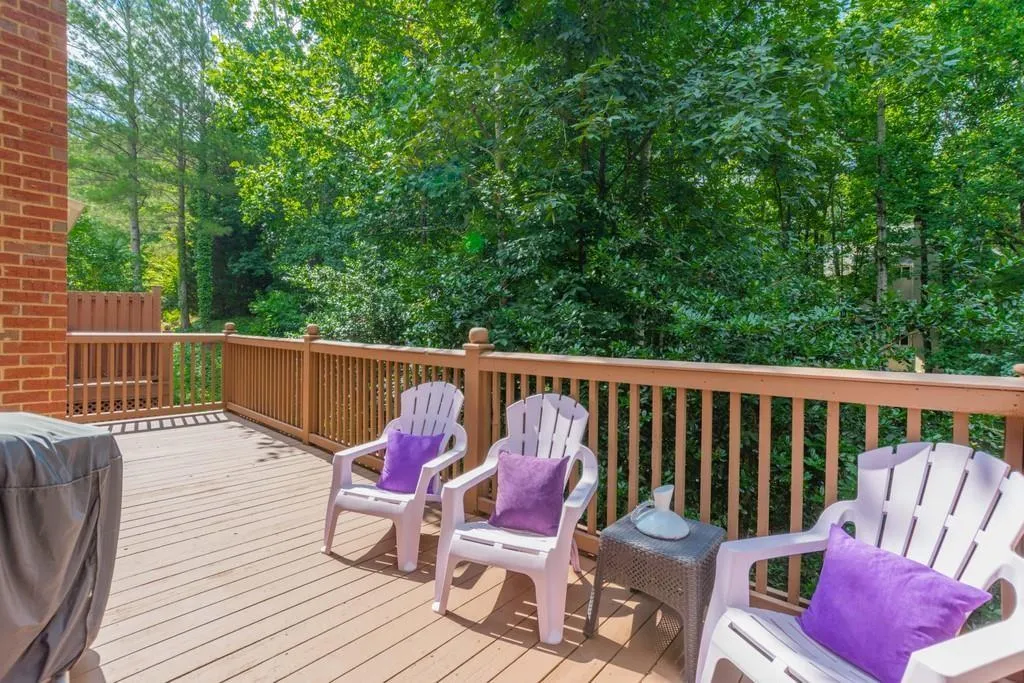 422 Brookview Circle Nw, Sandy Springs, Georgia 30339, 4 Bedrooms Bedrooms, ,3 BathroomsBathrooms,Residential,Sold,422 Brookview Circle Nw,6857060