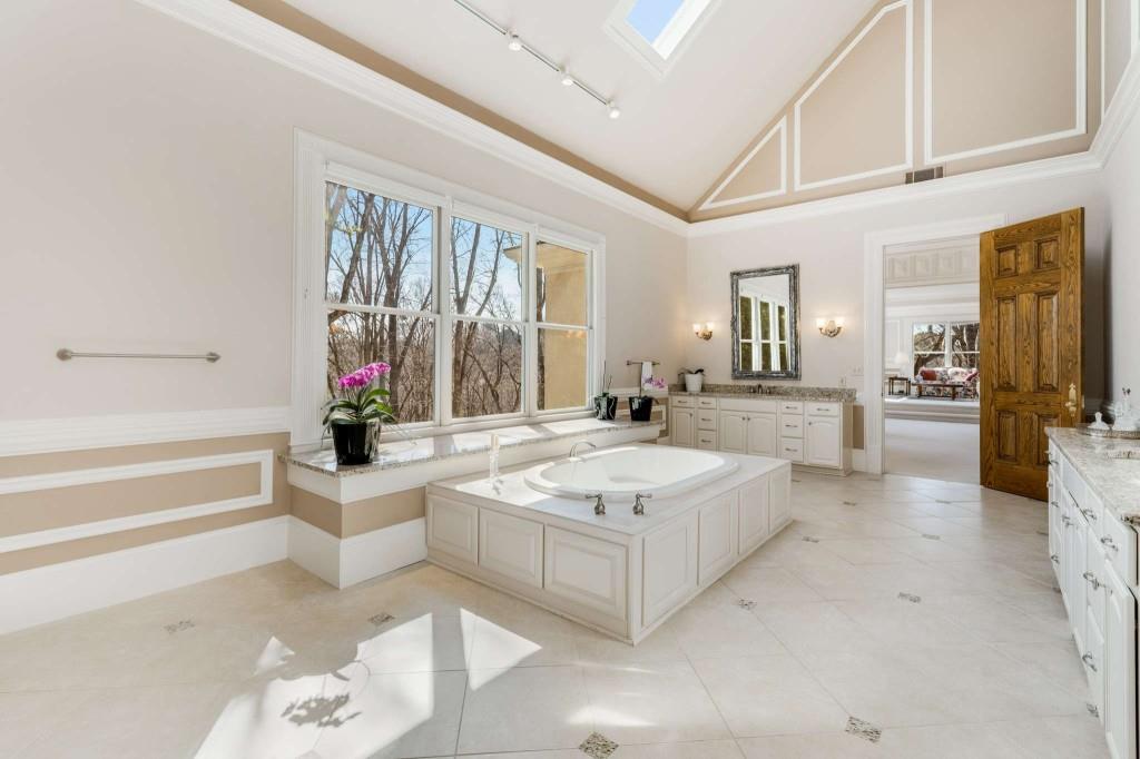 8235 Landing South, Sandy Springs, Georgia 30350, 5 Bedrooms Bedrooms, ,5 BathroomsBathrooms,Residential,Sold,8235 Landing South,7345466