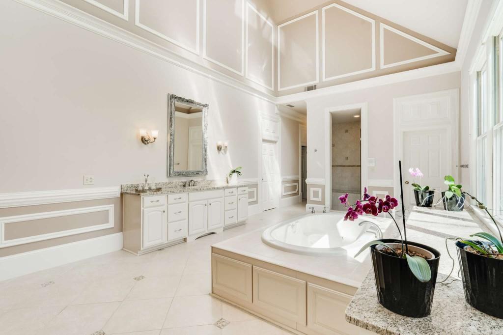 8235 Landing South, Sandy Springs, Georgia 30350, 5 Bedrooms Bedrooms, ,5 BathroomsBathrooms,Residential,Sold,8235 Landing South,7345466