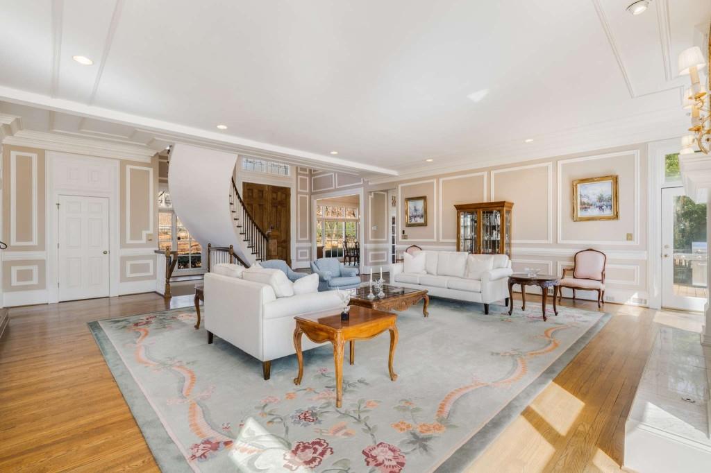 8235 Landing South, Sandy Springs, Georgia 30350, 5 Bedrooms Bedrooms, ,5 BathroomsBathrooms,Residential,Sold,8235 Landing South,7345466