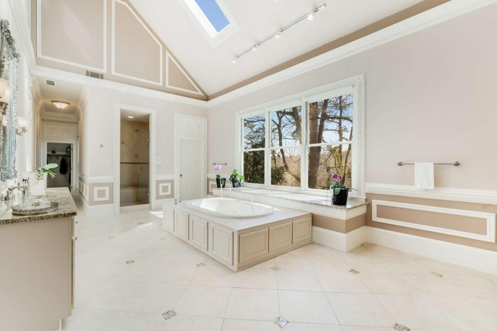 8235 Landing South, Sandy Springs, Georgia 30350, 5 Bedrooms Bedrooms, ,5 BathroomsBathrooms,Residential,Sold,8235 Landing South,7345466