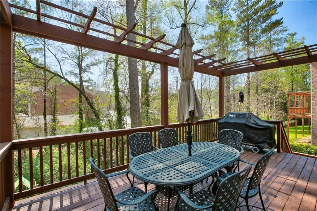 120 Wembley Court, Sandy Springs, Georgia 30328, 6 Bedrooms Bedrooms, ,4 BathroomsBathrooms,Residential,Sold,120 Wembley Court,5830193