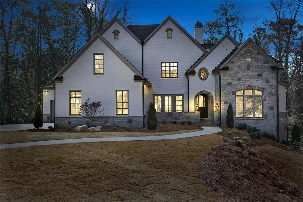 4838 Lake Forrest Drive, Sandy Springs, Georgia 30342, 3 Bedrooms Bedrooms, ,2 BathroomsBathrooms,Residential,Sold,4838 Lake Forrest Drive,6718796