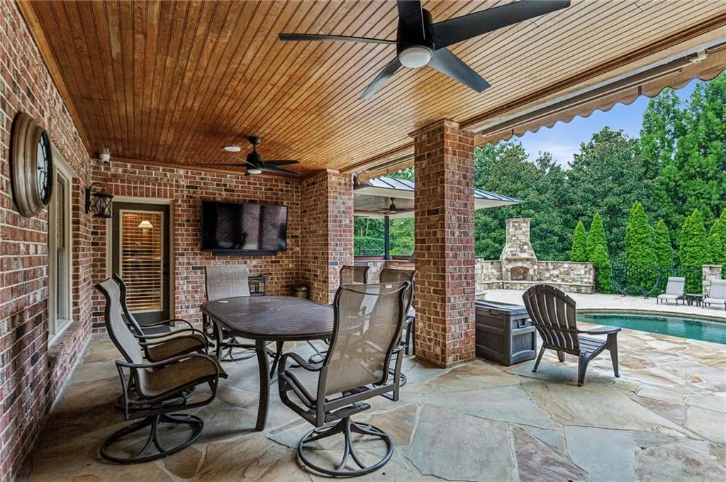 4500 Stella Drive Nw, Atlanta, Georgia 30327, 5 Bedrooms Bedrooms, ,6 BathroomsBathrooms,Residential,For Sale,4500 Stella Drive Nw,7628957