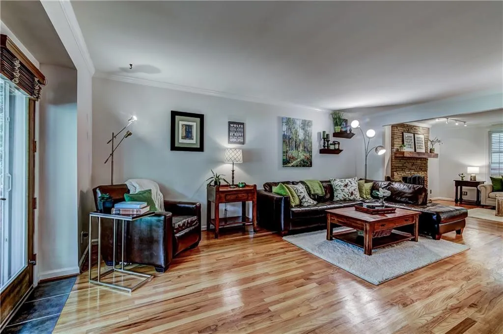 7015 Hunters Branch Drive, Sandy Springs, Georgia 30328, 5 Bedrooms Bedrooms, ,3 BathroomsBathrooms,Residential,Sold,7015 Hunters Branch Drive,5858020