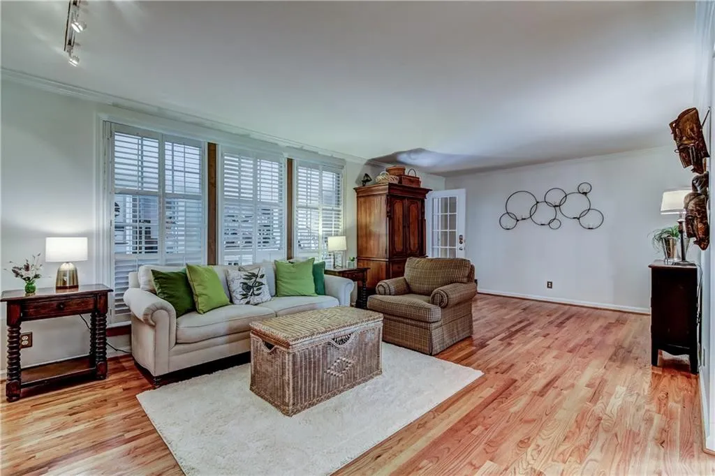 7015 Hunters Branch Drive, Sandy Springs, Georgia 30328, 5 Bedrooms Bedrooms, ,3 BathroomsBathrooms,Residential,Sold,7015 Hunters Branch Drive,5858020