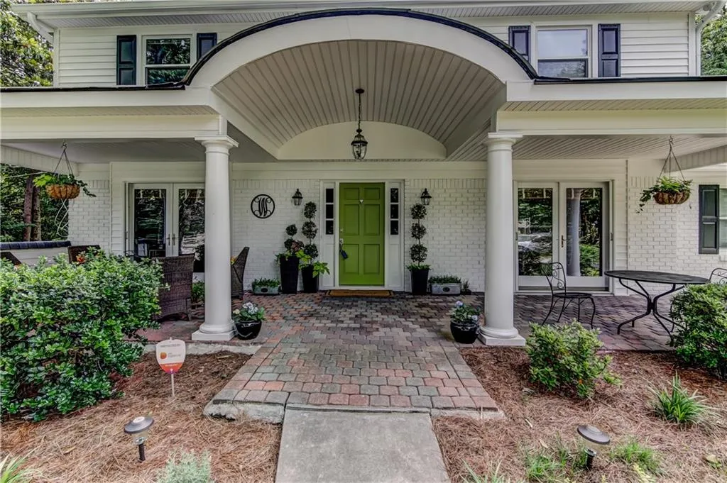 7015 Hunters Branch Drive, Sandy Springs, Georgia 30328, 5 Bedrooms Bedrooms, ,3 BathroomsBathrooms,Residential,Sold,7015 Hunters Branch Drive,5858020