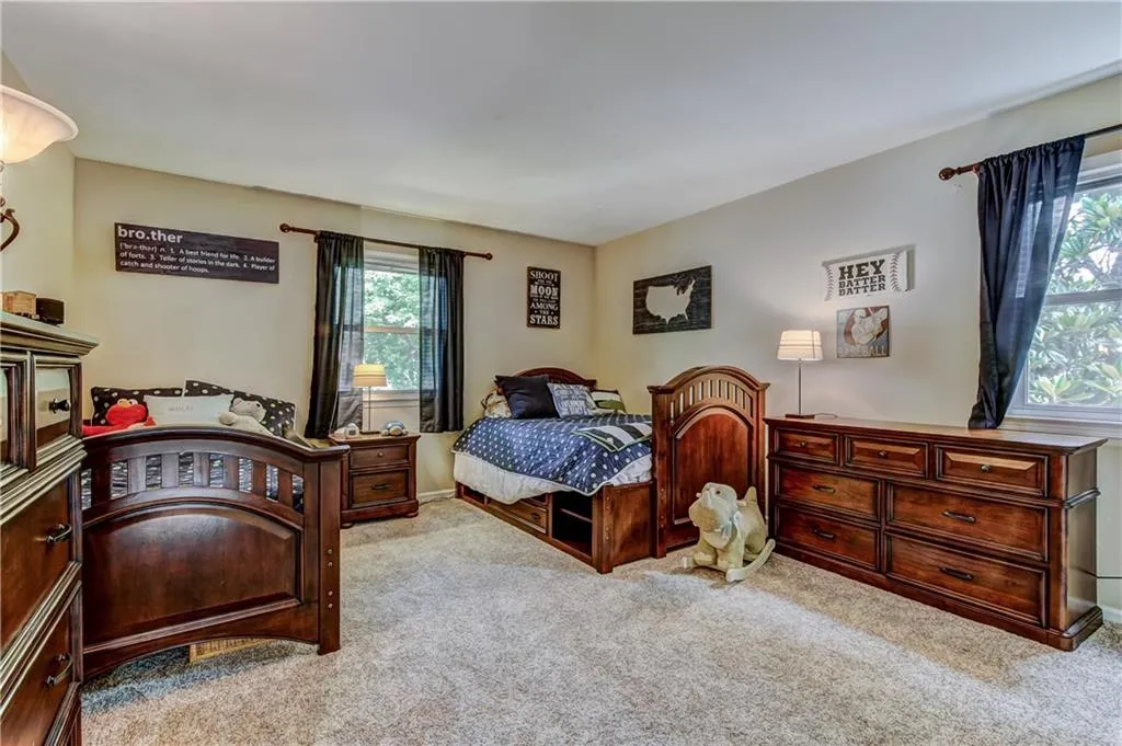 7015 Hunters Branch Drive, Sandy Springs, Georgia 30328, 5 Bedrooms Bedrooms, ,3 BathroomsBathrooms,Residential,Sold,7015 Hunters Branch Drive,5858020