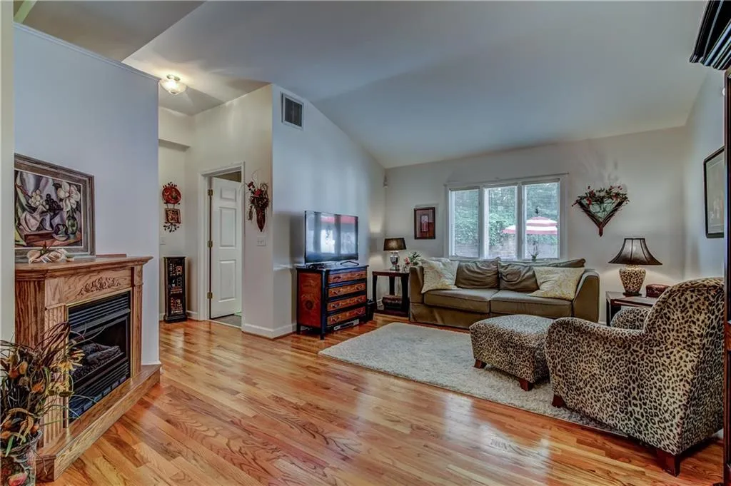 7015 Hunters Branch Drive, Sandy Springs, Georgia 30328, 5 Bedrooms Bedrooms, ,3 BathroomsBathrooms,Residential,Sold,7015 Hunters Branch Drive,5858020