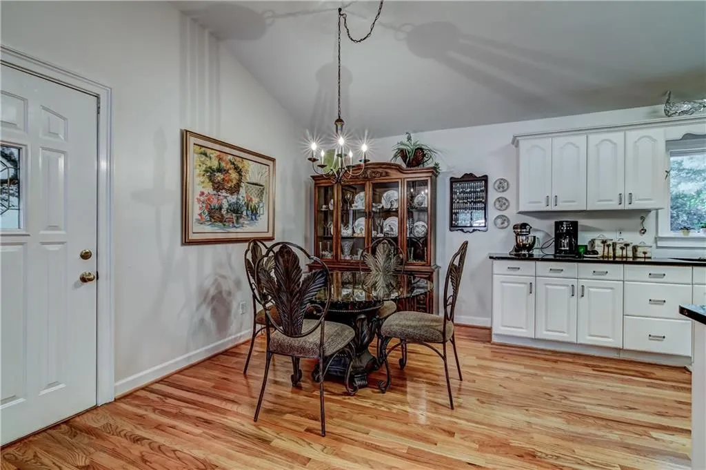 7015 Hunters Branch Drive, Sandy Springs, Georgia 30328, 5 Bedrooms Bedrooms, ,3 BathroomsBathrooms,Residential,Sold,7015 Hunters Branch Drive,5858020