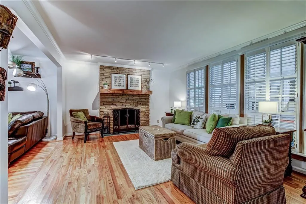 7015 Hunters Branch Drive, Sandy Springs, Georgia 30328, 5 Bedrooms Bedrooms, ,3 BathroomsBathrooms,Residential,Sold,7015 Hunters Branch Drive,5858020
