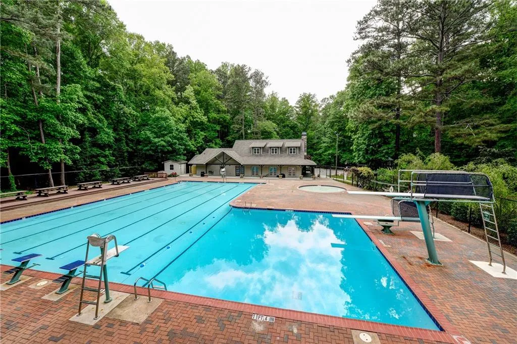 7015 Hunters Branch Drive, Sandy Springs, Georgia 30328, 5 Bedrooms Bedrooms, ,3 BathroomsBathrooms,Residential,Sold,7015 Hunters Branch Drive,5858020