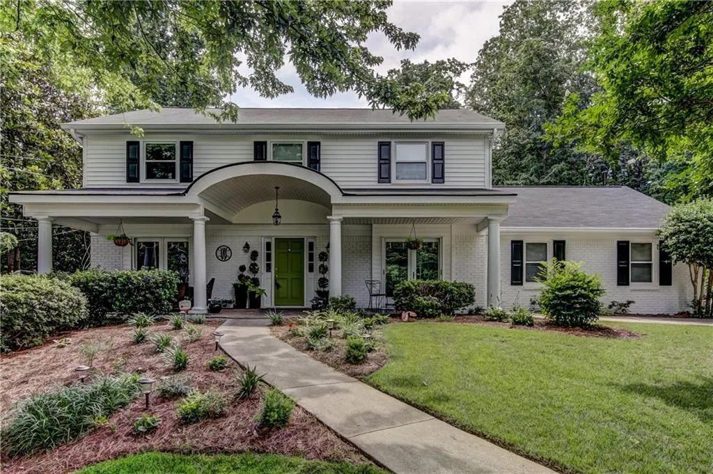 7015 Hunters Branch Drive, Sandy Springs, Georgia 30328, 5 Bedrooms Bedrooms, ,3 BathroomsBathrooms,Residential,Sold,7015 Hunters Branch Drive,5858020