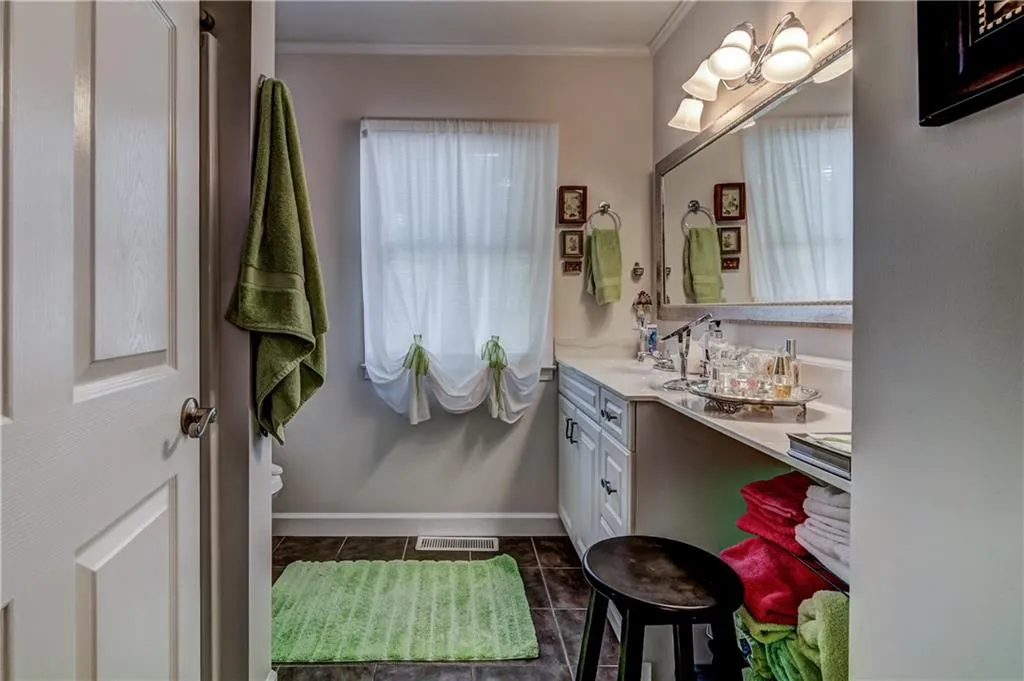 7015 Hunters Branch Drive, Sandy Springs, Georgia 30328, 5 Bedrooms Bedrooms, ,3 BathroomsBathrooms,Residential,Sold,7015 Hunters Branch Drive,5858020
