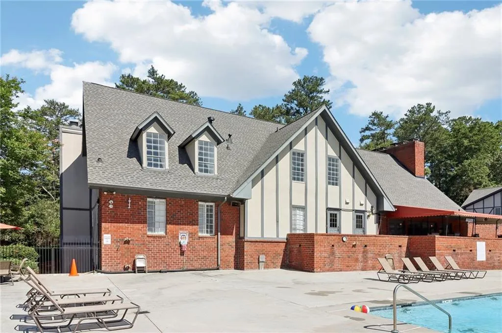 6851 Roswell Road Unit A18, Atlanta, Georgia 30328, 2 Bedrooms Bedrooms, ,2 BathroomsBathrooms,Residential,For Sale,6851 Roswell Road Unit A18,7394362