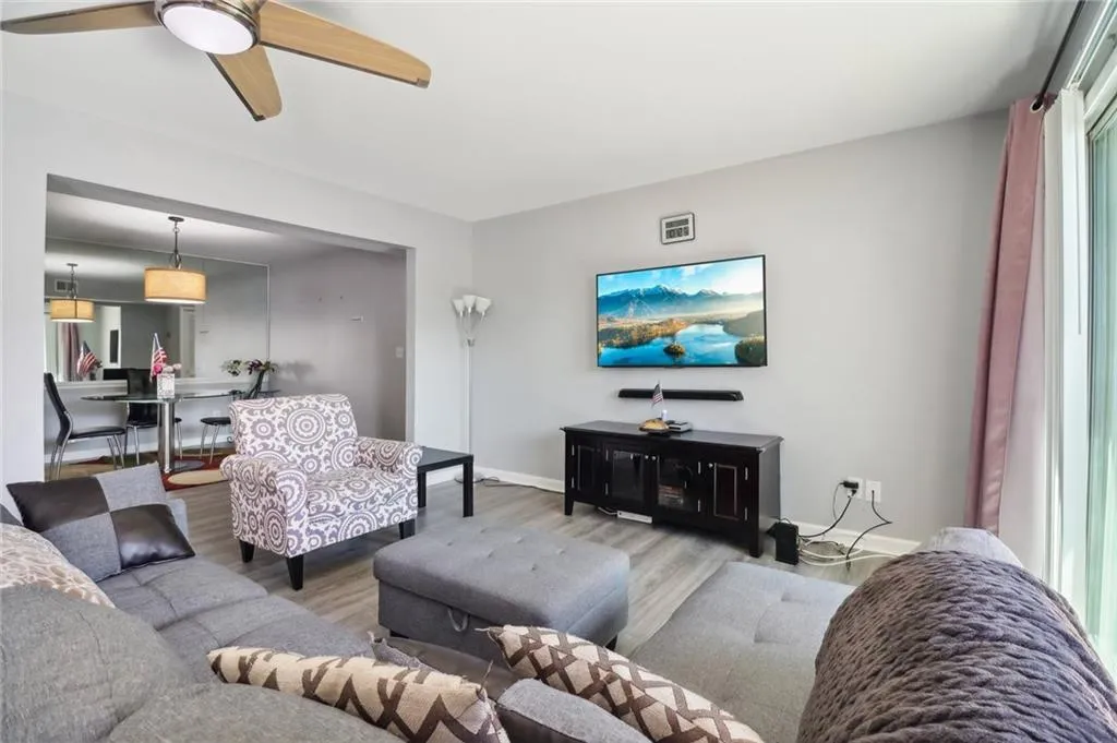 6851 Roswell Road Unit A18, Atlanta, Georgia 30328, 2 Bedrooms Bedrooms, ,2 BathroomsBathrooms,Residential,For Sale,6851 Roswell Road Unit A18,7394362