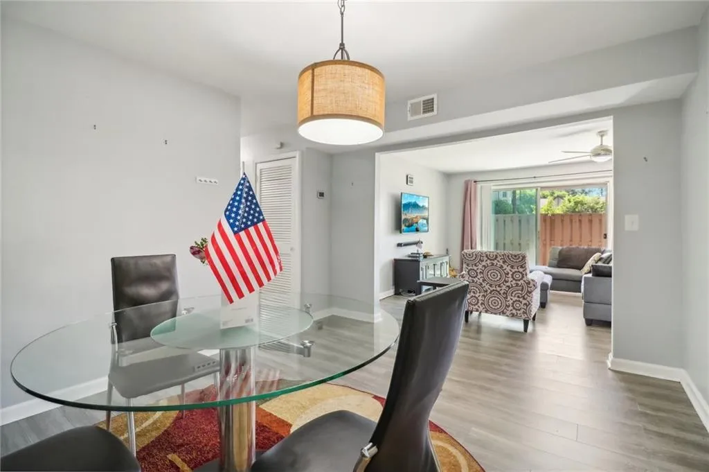6851 Roswell Road Unit A18, Atlanta, Georgia 30328, 2 Bedrooms Bedrooms, ,2 BathroomsBathrooms,Residential,For Sale,6851 Roswell Road Unit A18,7394362