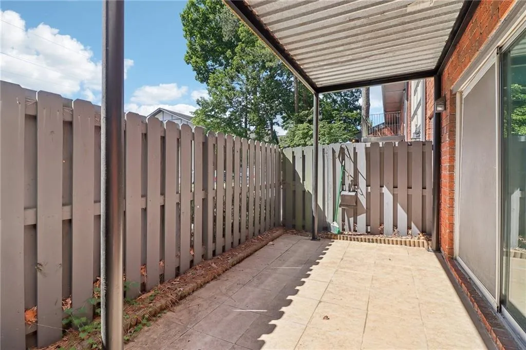 6851 Roswell Road Unit A18, Atlanta, Georgia 30328, 2 Bedrooms Bedrooms, ,2 BathroomsBathrooms,Residential,For Sale,6851 Roswell Road Unit A18,7394362