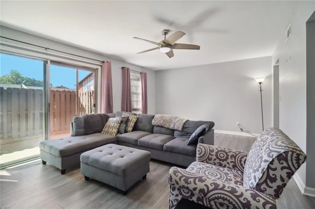 6851 Roswell Road Unit A18, Atlanta, Georgia 30328, 2 Bedrooms Bedrooms, ,2 BathroomsBathrooms,Residential,For Sale,6851 Roswell Road Unit A18,7394362