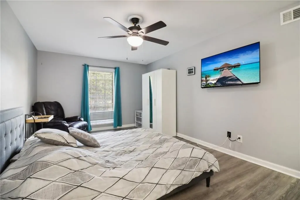 6851 Roswell Road Unit A18, Atlanta, Georgia 30328, 2 Bedrooms Bedrooms, ,2 BathroomsBathrooms,Residential,For Sale,6851 Roswell Road Unit A18,7394362