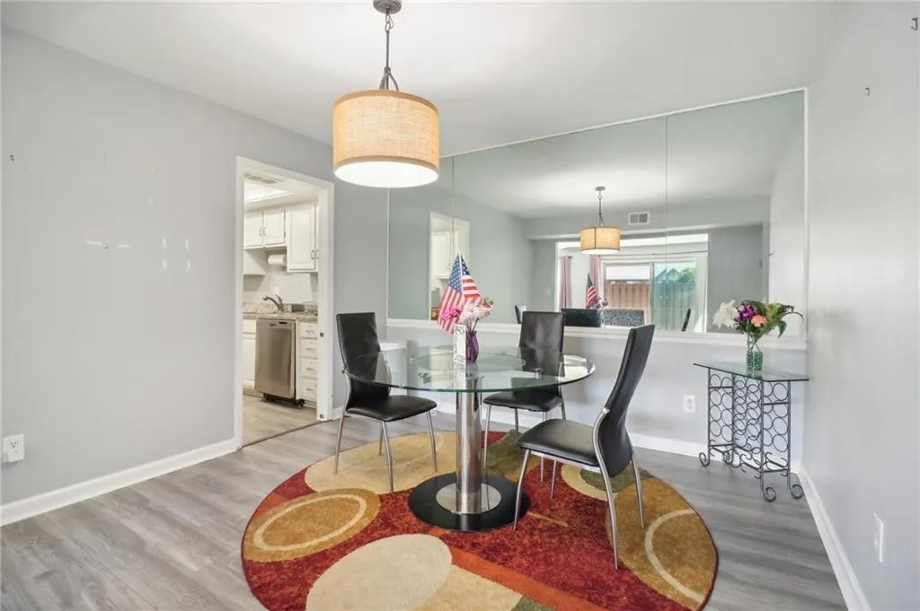 6851 Roswell Road Unit A18, Atlanta, Georgia 30328, 2 Bedrooms Bedrooms, ,2 BathroomsBathrooms,Residential,For Sale,6851 Roswell Road Unit A18,7394362