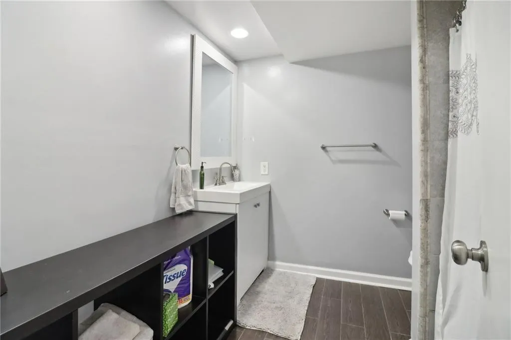 6851 Roswell Road Unit A18, Atlanta, Georgia 30328, 2 Bedrooms Bedrooms, ,2 BathroomsBathrooms,Residential,For Sale,6851 Roswell Road Unit A18,7394362