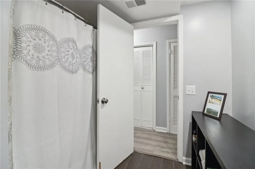 6851 Roswell Road Unit A18, Atlanta, Georgia 30328, 2 Bedrooms Bedrooms, ,2 BathroomsBathrooms,Residential,For Sale,6851 Roswell Road Unit A18,7394362