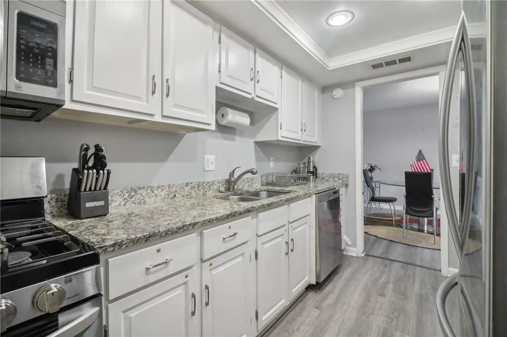 6851 Roswell Road Unit A18, Atlanta, Georgia 30328, 2 Bedrooms Bedrooms, ,2 BathroomsBathrooms,Residential,For Sale,6851 Roswell Road Unit A18,7394362