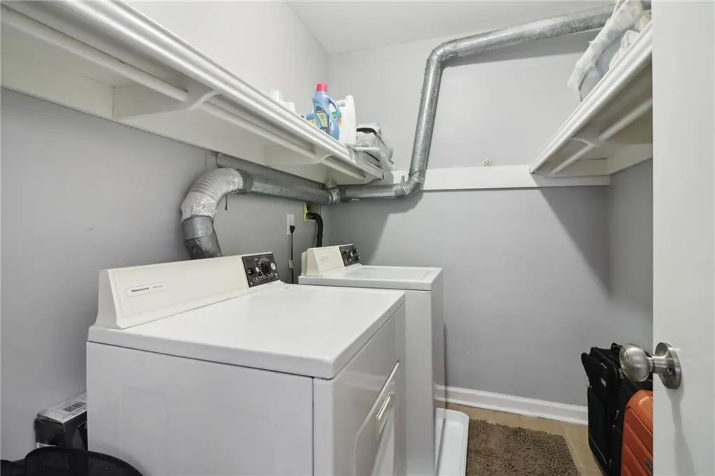 6851 Roswell Road Unit A18, Atlanta, Georgia 30328, 2 Bedrooms Bedrooms, ,2 BathroomsBathrooms,Residential,For Sale,6851 Roswell Road Unit A18,7394362