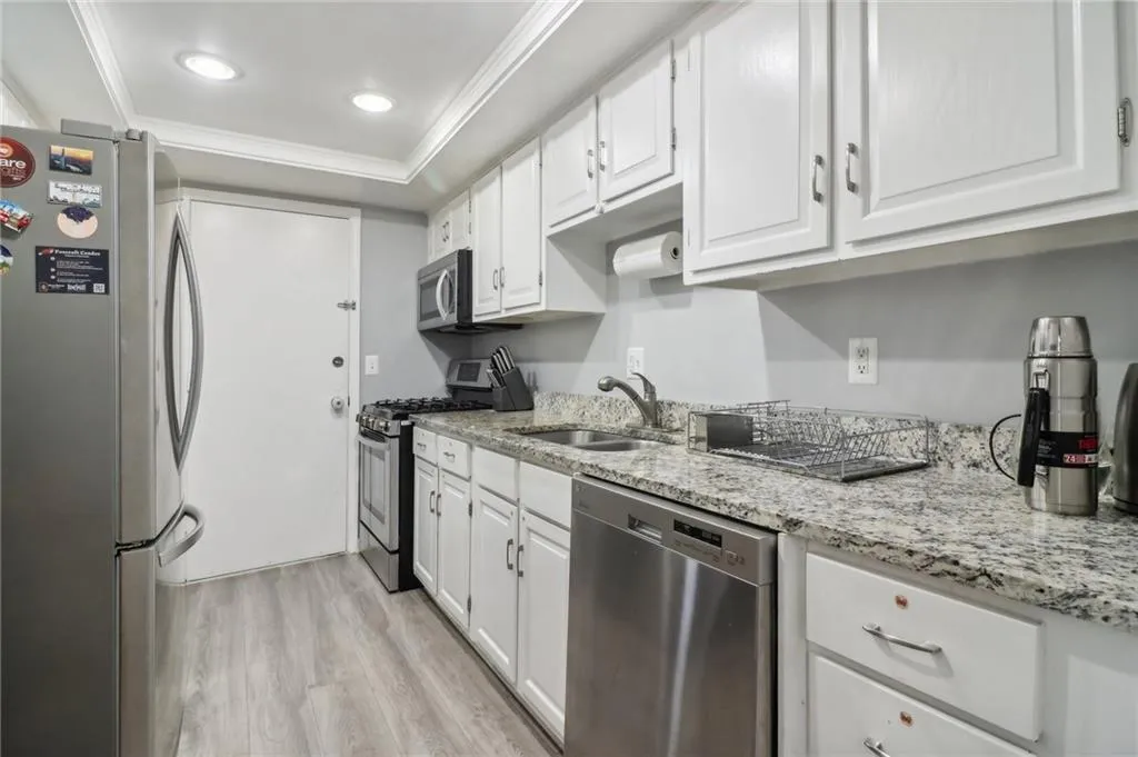 6851 Roswell Road Unit A18, Atlanta, Georgia 30328, 2 Bedrooms Bedrooms, ,2 BathroomsBathrooms,Residential,For Sale,6851 Roswell Road Unit A18,7394362