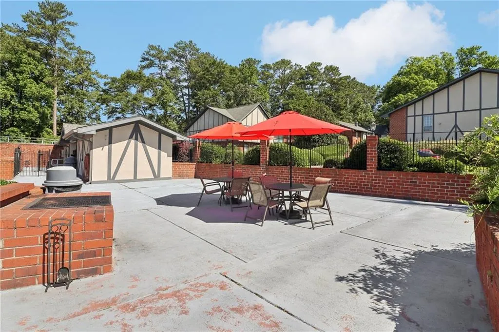 6851 Roswell Road Unit A18, Atlanta, Georgia 30328, 2 Bedrooms Bedrooms, ,2 BathroomsBathrooms,Residential,For Sale,6851 Roswell Road Unit A18,7394362