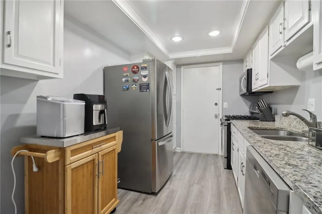 6851 Roswell Road Unit A18, Atlanta, Georgia 30328, 2 Bedrooms Bedrooms, ,2 BathroomsBathrooms,Residential,For Sale,6851 Roswell Road Unit A18,7394362