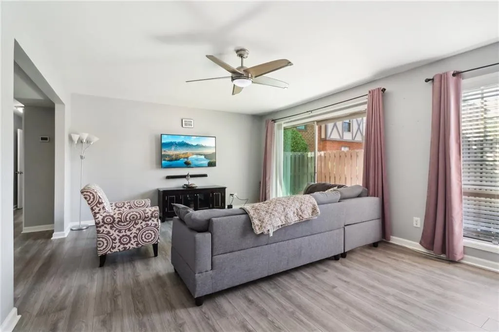 6851 Roswell Road Unit A18, Atlanta, Georgia 30328, 2 Bedrooms Bedrooms, ,2 BathroomsBathrooms,Residential,For Sale,6851 Roswell Road Unit A18,7394362