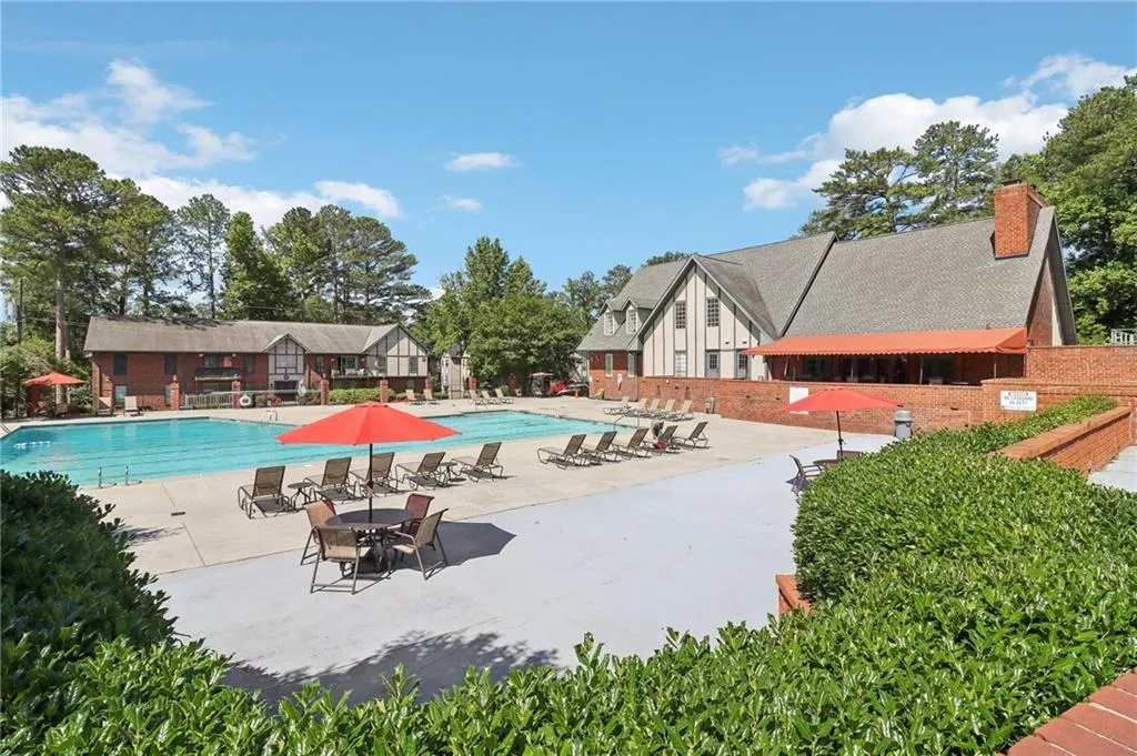 6851 Roswell Road Unit A18, Atlanta, Georgia 30328, 2 Bedrooms Bedrooms, ,2 BathroomsBathrooms,Residential,For Sale,6851 Roswell Road Unit A18,7394362