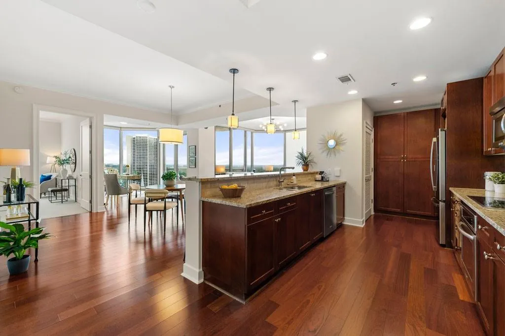 2795 Peachtree Road Ne Unit 1602, Atlanta, Georgia 30305, 2 Bedrooms Bedrooms, ,2 BathroomsBathrooms,Residential,For Sale,2795 Peachtree Road Ne Unit 1602,7613813