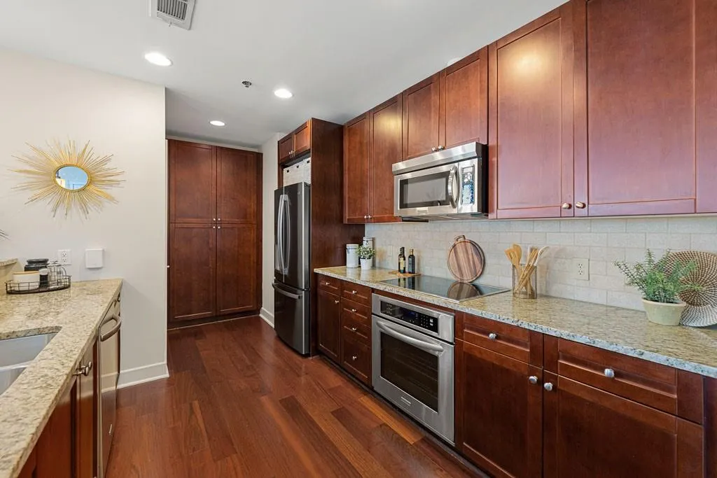 2795 Peachtree Road Ne Unit 1602, Atlanta, Georgia 30305, 2 Bedrooms Bedrooms, ,2 BathroomsBathrooms,Residential,For Sale,2795 Peachtree Road Ne Unit 1602,7613813