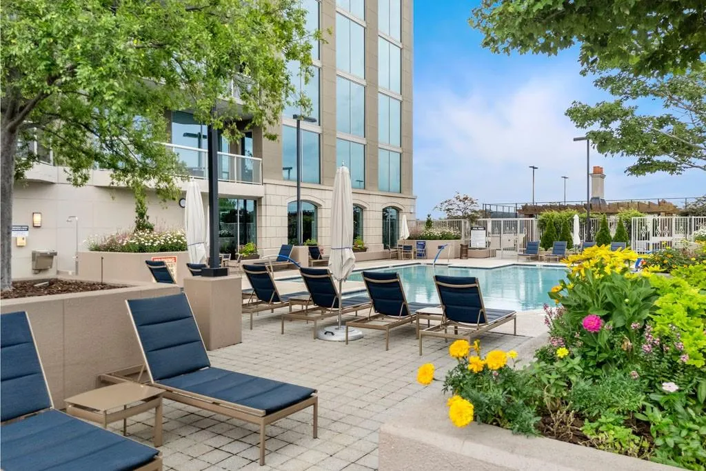 2795 Peachtree Road Ne Unit 1602, Atlanta, Georgia 30305, 2 Bedrooms Bedrooms, ,2 BathroomsBathrooms,Residential,For Sale,2795 Peachtree Road Ne Unit 1602,7613813
