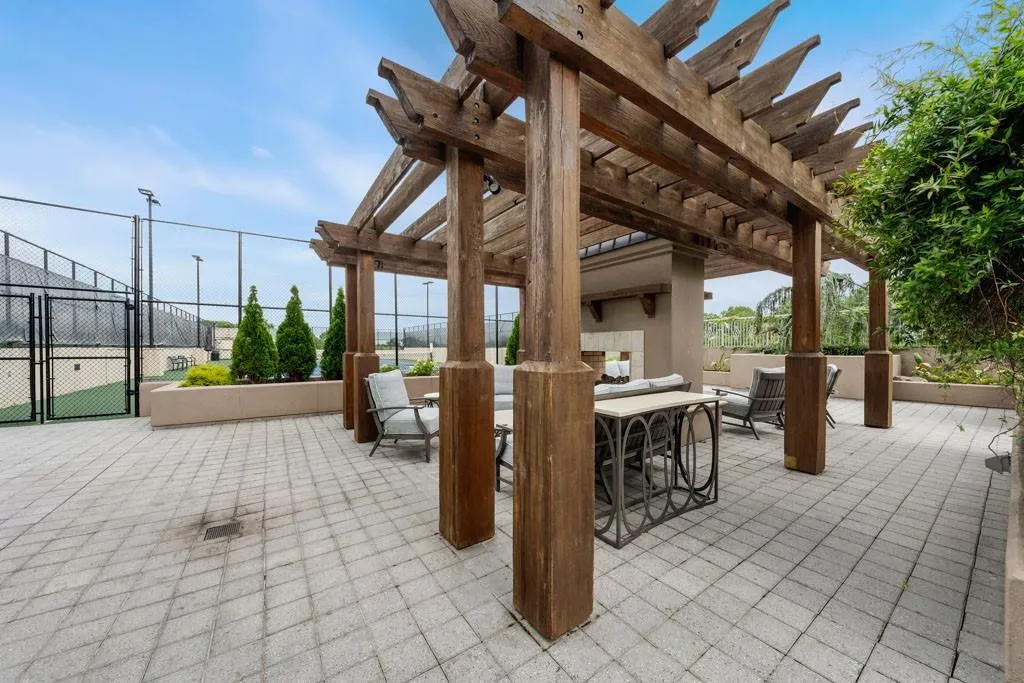 2795 Peachtree Road Ne Unit 1602, Atlanta, Georgia 30305, 2 Bedrooms Bedrooms, ,2 BathroomsBathrooms,Residential,For Sale,2795 Peachtree Road Ne Unit 1602,7613813
