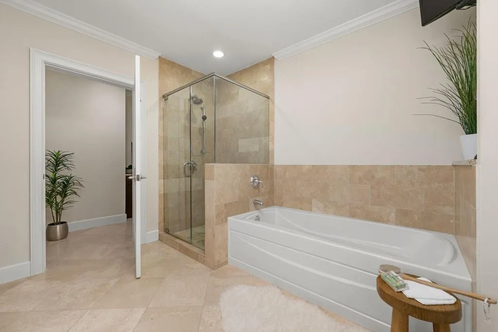 2795 Peachtree Road Ne Unit 1602, Atlanta, Georgia 30305, 2 Bedrooms Bedrooms, ,2 BathroomsBathrooms,Residential,For Sale,2795 Peachtree Road Ne Unit 1602,7613813
